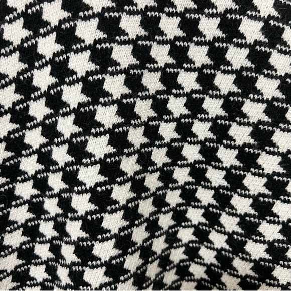 Metric New York Knits Houndstooth Cardigan - Picture 6 of 10